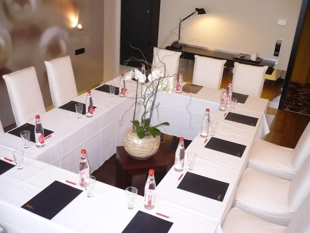 Perla Hotel Прага Екстериор снимка